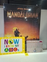 616 X BRAND NEW MIXED LOT CONTAINING 575 NOW I KNOW MY ABC PLACEMATS , 40 DISNEY DESK PLANNERS AND ONE STAR WARS THE MANDALORIAN PICTURE FRAME