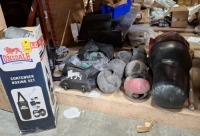 15 X MIXED FITNESS EQUIPMENT LONSDALE LONDON BOXING SET , 4 MEDICINE BALLS , 3 WEIGHTED BALLS , LONSDALE LONDON , BOXING MITTS ON FULL BAY (NOTE - CUSTOMER RETURNS SOME MAY BE USED)
