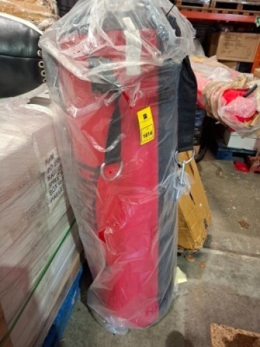 1 X BRAND NEW EVERLAST PUNCHING BAG 45KG IN RED/BLACK