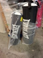 2 X BRAND NEW EVERLAST PUNCHING BAGS ONE 28KG AND ONE 35KG IN BLACK/WHITE