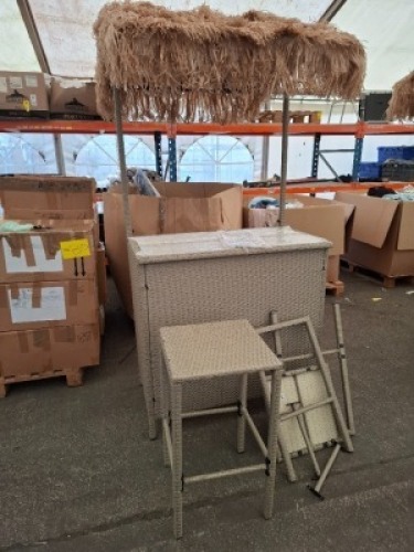 1 X PRE BUILT TIKI 3 PIECE BAR SET - TEMPERED GLASS TOP / HAY STYLE ROOF BAR CHAIRS - W40 / D 40 / H71 CM BAR TABLE - L 101 / W 58 / H 210 CM ( PLEASE NOTE 1 CHAIR FRAME IS DAMAGED )