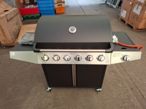 1 X PRE BUILT STUDIO 6 BURNER BBQ WITH SIDE BURNER- BLACK POWDER COATED -INCLUDED COVER AND COOKING UTENSILS ( 140 X 48 X 107.5 CM ) (43MULTI )