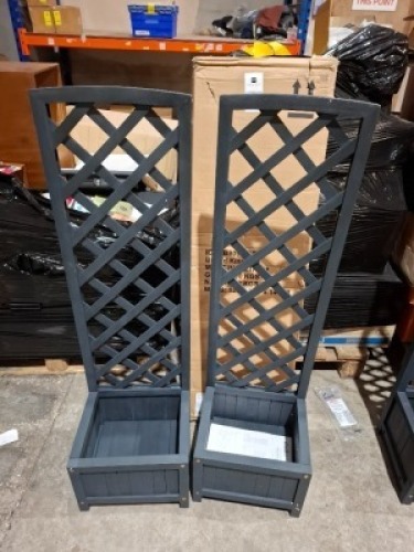 4 X TRELLIS IN GREY IN SIZE 120CM HEIGHT , 30CM DEPTH , 35CM LENGTH TWO BUILT AND TWO IN BOX