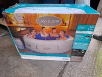 1 X BESTWAY LAY-Z-SPA PORTABLE SPA CAPACITY OF 4-6 PEOPLE 77 X 26 INCHES ROUND
