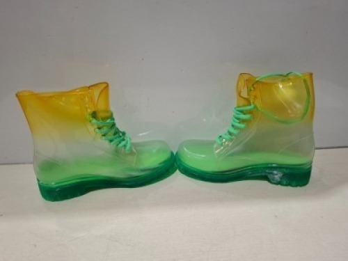 36 X BRAND NEW CLEAR WELLY BOOTS IN ORANGE / GREEN IN MIXED SIZES 4, 5 , 6, 7 & 8 IN THREE BOXES.