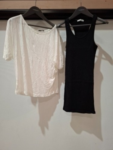 30 X BRAND NEW MIXED CLOTHING LOT CONTAINING NEW FAVOR WHITE TOPS IN SIZE S AND NEW FAVOR TANK TOPS IN BLACK IN SIZE MEDIUM/LARGE IN ONE BOX