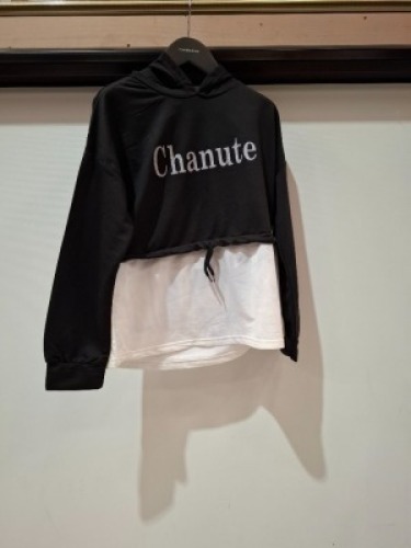 40 X BRAND NEW CLOTHING LOT CONTAINING SIKIR SIKIR COLLECTION HOODIES ALL IN WHITE AND BLACK IN MIXED SIZES IE S , M , L , XL IN ONE BOX