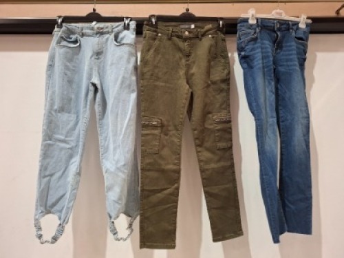 30 X BRAND NEW MIXED WOMENS CLOTHING LOT CONTAINING MINT VELVET JEANS IN DARK GREEN IN SIZE UK 10S , ZARA JEANS IN DARK BLUE IN SIZE 42 , BONOBO DENIM BLUE JEANS IN SIZE 40 ETC IN ONE BOX