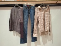 100 X MIXED ADULT CLOTHING LOT CONTAINING FRENCH CONNECTION JEANS IN BLUE IN SIZE 6 , VILA CLOTHING JEANS IN LIGHT BLUE IN SIZE 28 , YOUNG ELEGANCE TOP IN BROWN IN SIZE 18 , TOMMY HILFIGER SLEEVELESS TOP IN LIGHT BLUE IN SIZE MEDIUM , FRENCH CONNECTION LO