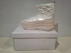36 X BRAND NEW ANKLE MOON BOOTS IN COLOUR APRICOT ALL IN SIZE 6 IN 3 BOXES.