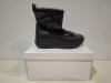 36 X BRAND NEW ANKLE MOON BOOTS IN COLOUR BLACK ALL IN SIZE 6 IN 3 BOXES.