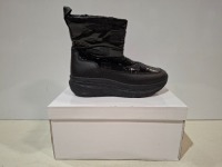 36 X BRAND NEW ANKLE MOON BOOTS IN COLOUR BLACK ALL IN SIZE 5 IN 3 BOXES.