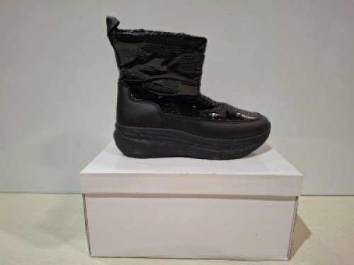 36 X BRAND NEW ANKLE MOON BOOTS IN COLOUR BLACK ALL IN SIZE 4 IN 3 BOXES.