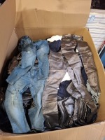 200+ MIXED CLOTHING LOT CONTAINING SILVER/GREY JEANS IN UNKNOWN SIZE , NAVY BLUE SHORTS IN SIZE LARGE , DENIM JEANS IN BLUE IN SIZE 28 , LP HOODIE IN WHITE IN SIZE LARGE , ZARA MAN GREY SHORTS IN SIZE MEDIUM ETC IN A LARGE PALLET BOX (PLEASE NOTE - DETAGG