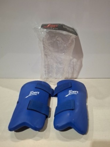 16 X SPORTSWEAR LOT CONTAINING 9 FORCE GROIN GUARDS IN SIZE LARGE 7 FORCE SHIN GUARDS IN SIZE MEDIUM IN TWO TRAYS