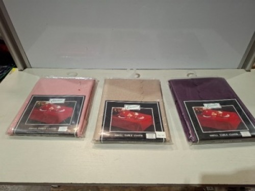 34 X BRAND NEW SHELL TABLE CLOTHS IN VARIOUS COLOURS IE CREAM , PURPLE , PINK , BLACK , RED IN SIZE 178CM X 274CM IN ONE BOX
