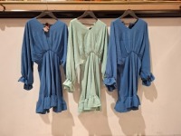 30 X BRAND NEW MIXED ACTUEL WOMENS CLOTHING LOT CONTAINING SHORT DRESS TWO COLOURS GREEN AND NAVY BLUE IN SIZES SMALL , MEDIUM IN ONE BOX