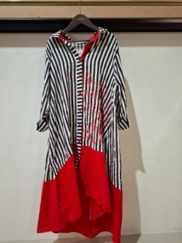30 X BRAND NEW SEEMORE LONG TOP LOT IN NAVY WHITE AND RED IN SIZES SMALL , MEDIUM AND LARGE IN ONE BOX