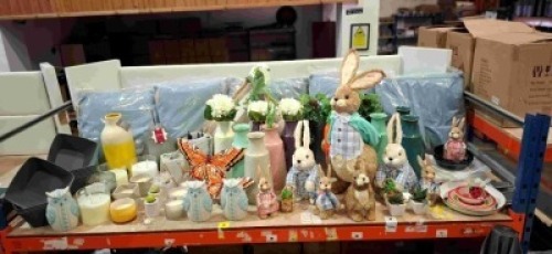50 X PIECE MIXED PREMIER SUMMER DECORATIONS LOT TO INCLUDE VARIOUS SIZED EASTER BUNNIES - VARIOUS SIZES CANDLES - BLUE CUSHIONS - PLATES - BOWLS - VARIOUS VASES - FLOWERS ETC ON A FULL BAY
