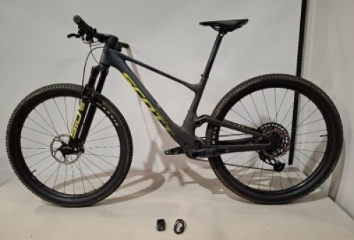 SCOTT SPARK RC TEAM ISSUE AXS BIKE MODEL: 286253 SIZE: M ORIG RRP &pound;5399 ROCKSHOX SID SELECT RL3 120MM FORK RS NUDE 5 RL3 SHOCK SRAM GX EAGLE AXS 12 SPEED DRIVE SHIMANO XT 2-PISTON BRAKES SYNCROS SILVERTON 2.0 TR WHEELS SYNCROS DUNCAN SEAT POST (SEE ALL IM