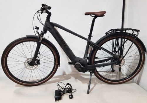 SCOTT SUB ACTIVE E-RIDE 20 BIKE MODEL: 290687 SIZE: S ORIG RRP: &pound;3499 SUB ERIDE ALLOY FRAME BOSCH ACTIVE, 400WH BATTERY FRONT SUSPENSION: SUNTOUR 63MM SHIMANO 9 SPEED SHIMANO DISC BRAKES FENDERS, STAND, LIGHTS, WHEEL LOCK SEE ALL IMAGES FOR DETAIL