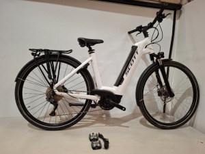 SCOTT SUB SPORT ERIDE 10 UNISEX BIKE IN WHITE MODEL: 286564 SIZE: L ORIG RRP £3599 SUB ERIDE 6061 ALLOY SUNTOUR NEX-E25, 63MM FORK SHIMANO DEORE 10 SPEED DURABLE BOSCH PERFORMANCE CX, 625WH PT SHIMANO DISC BRAKES SCHWALBE ENERGIZER ACTIVE PLUS 700X50C SYN