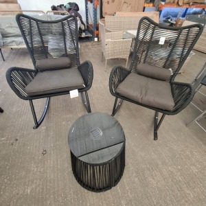 1 X PRE - BUILT MANHATTAN 3 PIECE ROCKING BISTRO SET LOT CONTAINING 2 CHAIRS IN SIZE W 71 X D 102 X H 101 CM AND ONE TABLE IN SIZE DIAM 36 X H 50 CM
