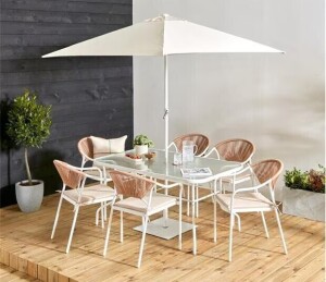 1 X STUDIO MIAMI 8 PIECE DINING SET LOT CONTAINING 6 CHAIRS AND ONE PARASOL AND ONE TABLE IN SIZE L 150 X W 90 X H 75 IN WHITE / WOOD IN TWO BOXES (NOTE CUSTOMER RETURNS UNDELIVERED GOODS)