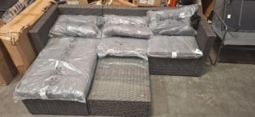 1 X STUDIO BALI CORNER RATTAN SET IN SIZE L 200 X 135 X H60 AND ONE SMALL TABLE IN SIZE L 60 X 60 X H 28 IN ONE BOX 1 (NOTE CUSTOMER RETURNS )