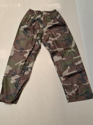 100 X BRAND NEW CLOTHING LOT INCLUDING ARCTIC STORM TROUSERS IN CAMO IN SIZES, S AND L IN 4 TRAYS (TRAYS NOT INCLUDED)