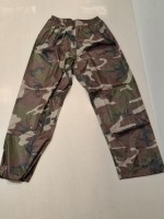 100 X BRAND NEW CLOTHING LOT INCLUDING ARCTIC STORM TROUSERS IN CAMO IN SIZES, S AND L IN 4 TRAYS (TRAYS NOT INCLUDED)
