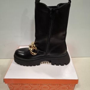 14 X BRAND NEW CHC SHOES WOMANS ANKLE BOOTS WITH BUCKLED DESIGN AND SIDE ZIP IN VARIOUS SIZES 3UK, 4UK, 5UK, 6UK, 7UK