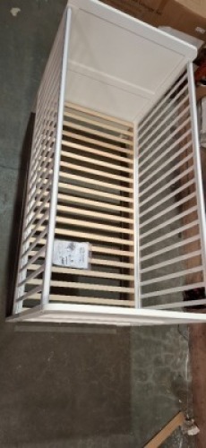 1 X LITTLE ACORNS IN WHITE COT - BED IN SIZE L 144 X W 75 X 56 - 90