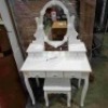 1 X GIRLS DRESSING TABLE SET WITH ILLUMINATING MIRROR IN WHITE IN SIZE 80 X 40 X 140