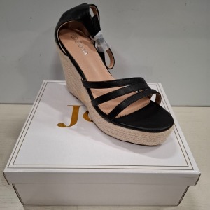 26 X BRAND NEW JOIA BLACK WEDGED SANDALS IN SIZES 6-7-8
