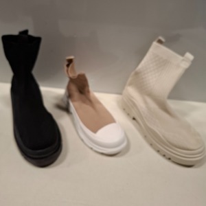 36 X BRAND NEW MIXED FOOTWEAR LOT TO INCLUDE BLACK SHOES - BROWN SHOES - KHAKI SHOES - BIEGE SHOES - BLUE SANDALS - ETC AL IN VARIOUS SIZES