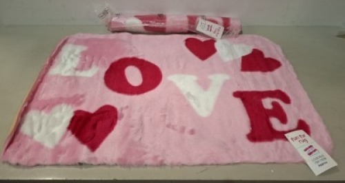 30 X BRAND NEW PINK FLUFFY BEDROOM LOVE HEARTS RUGS - RRP EACH &pound;19.99 - IN ONE BOX