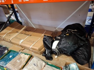 4 X MIXED LOT CONTAINING EVERLAST 70LB TORPEDO HEAVY BAGS AND ONE EVERLAST PULL TRAINER (NOTE CUSTOMER RETURNS )