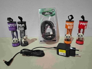 530 X BRAND NEW MIXED LOT CONTAINING 400 PATCH PANDA MICRO USB IN MIXED COLOURS , 40 3M PRINTER CABLES AND 90 TABLET CHARGERS IN 3 BOXES