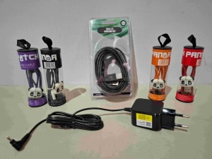 530 X BRAND NEW MIXED LOT CONTAINING 400 PATCH PANDA MICRO USB IN MIXED COLOURS , 40 3M PRINTER CABLES AND 90 TABLET CHARGERS IN 3 BOXES