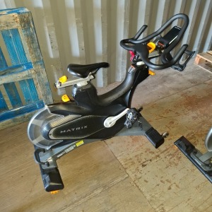 1 X MATRIX LED EXERCISE BIKE WITH ADJUSTABLE SEAT AND HANDLES