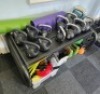32 PCS MIXED WEIGHTS LOT TO INCLUDE DUMBBELL SETS 1KG, 1.5KG, 2,5KG, 5KG, - BARBBELLS WITH 2.5KG PLATES - 20KG CHROME DUMBBELL SET - KETTLE BELLS TO INCLUDE 4KG, 8KG, 12KG, 16KG AND 20KG IN 2 TRAYS (TRAY NOT INCLUDED)