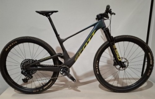 SCOTT SPARK RC TEAM ISSUE AXS BIKE MODEL: 286253 SIZE: M ORIG RRP &pound;5399 ROCKSHOX SID SELECT RL3 120MM FORK RS NUDE 5 RL3 SHOCK SRAM GX EAGLE AXS 12 SPEED DRIVE SHIMANO XT 2-PISTON BRAKES SYNCROS SILVERTON 2.0 TR WHEELS SYNCROS DUNCAN SEAT POST (SEE ALL IM