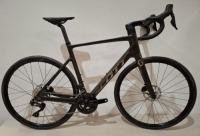 SCOTT ADDICT E-RIDE BIKE MODEL: 421863 SIZE: L - 56CM ORIG RRP: &pound;4599 ADDICT ERIDE HMX CARBON FORK SHIMANO 105 DI2 24 SPEED SYNCROS CAPITAL 2.0 25E DB WHEELS SCHWALBE ONE 30MM TYRES SYNCROS CARBON / ALLOY PARTS SEE ALL IMAGES FOR DETAIL