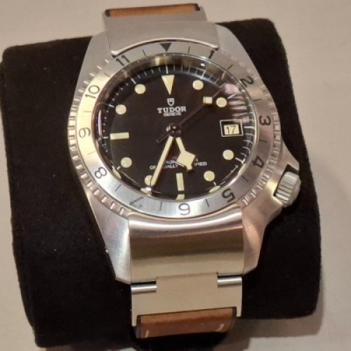 TUDOR BLACK BAY P01 70150 AUTOMATIC WATCH WITH BROWN LEATHER STRAP - SERIAL NUMBER GZ15143 WITH ORIGINAL BOX RRP &pound;2600