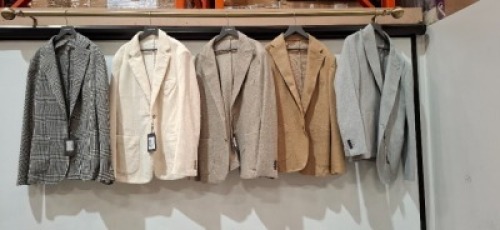 5 X BRAND NEW MIXED DAN JOHN SUIT BLAZERS LOT TO INCLUDE 1X WHITE AND BLACK IN SIZE 50 , 1X IN GREY IN SIZE 50 , 1X CREAM IN SIZE 50 , 1X GREY/BROWN IN SIZE 52 AND 1X IN BROWN IN SIZE 50 - RRP EACH &pound;130