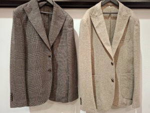 5 X BRAND NEW MIXED DAN JOHN SUIT BLAZERS LOT TO INCLUDE 3 X IN BLACK AND WHITE IN SIZES 38,46,50 , 2X IN WHITE/BROWN IN SIZES 54,56 - RRP EACH £130