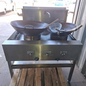STAINLESS STEEL WATER COOLED 2-BURNER GAS STOVE / WOK BURNER WITH FRAME & LARGE COOKING UTENSILS (SEE ALL IMAGES)