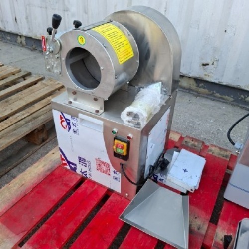 STAINLESS STEEL COMMERCIAL VEGETABLE CUTTING / SLICING MACHINE MODEL JQ300-B (APPEARS UNUSED)
