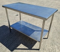 STAINLESS STEEL FOOD PREPARATION TABLE 122 X 61 X 90CM HIGH